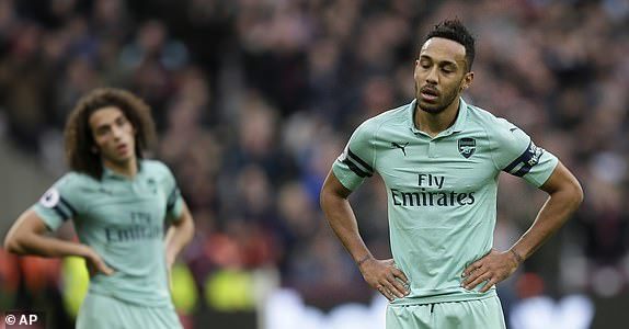 Arsenal thua đau West Ham, nguy cơ bị MU qua mặt