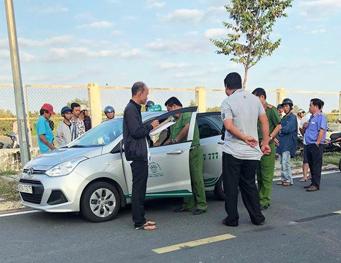 tai xe taxi o ca mau bi nguoi la cua co trong dem hinh anh 1