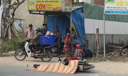 Dân truy đuổi, chặn xe container cán chết nam thanh niên