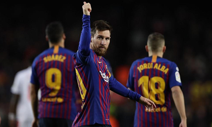 Messi ghi bàn thứ 400, Barca vô địch lượt đi La Liga