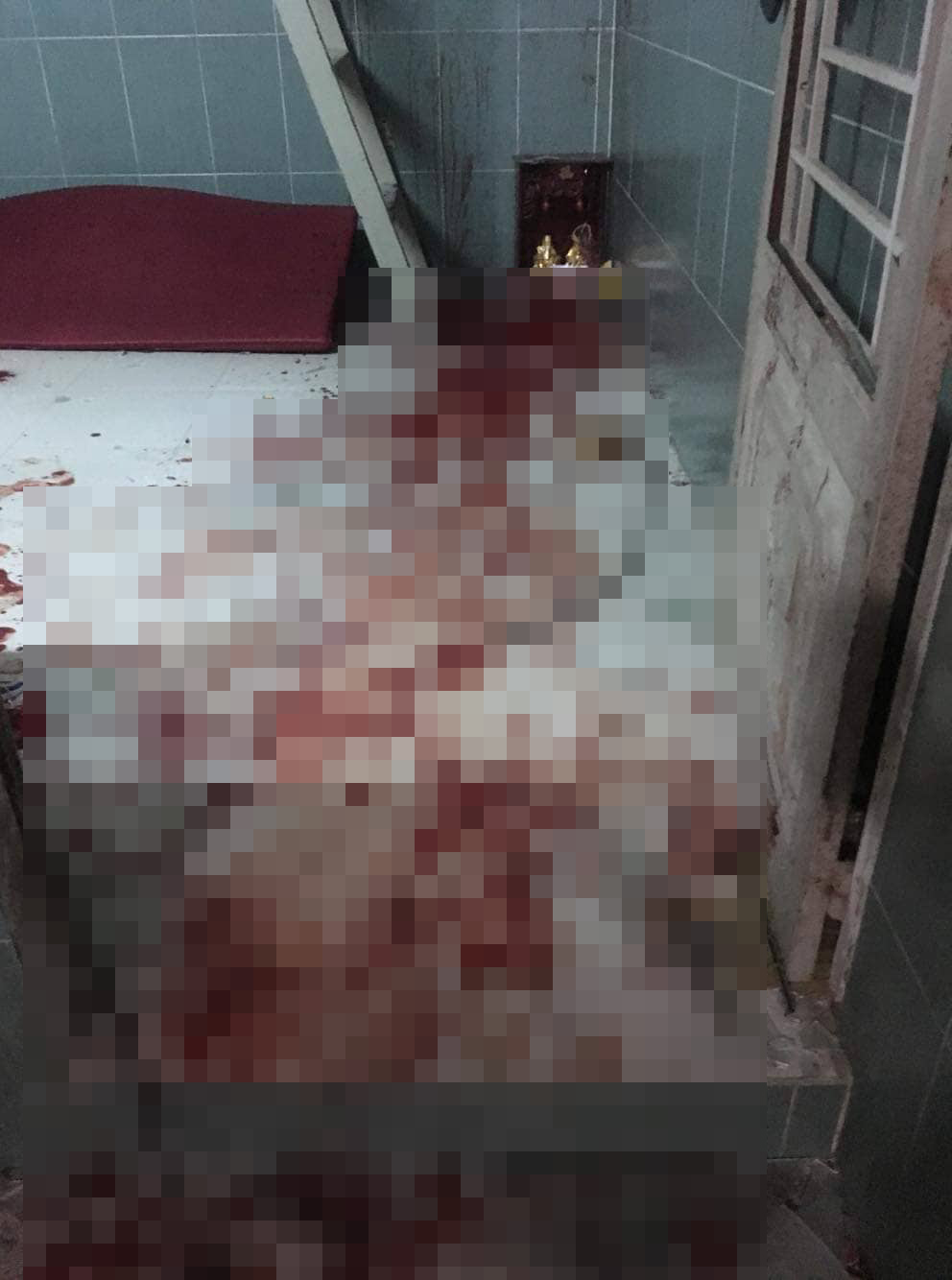 tphcm: nhom giang ho truy sat, 4 thanh nien nguy kich tai phong tro hinh anh 1
