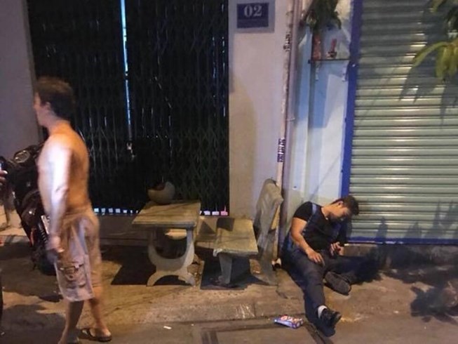 Bà già 71 tuổi nhờ người mang súng đi xử trai trẻ không nghe lời - Ảnh 1.