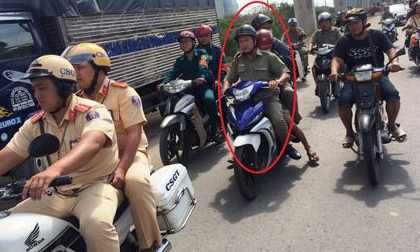 Bí mật “động trời” về thanh niên ôm gấu bông, chạy xe máy ở cửa ngõ Sài Gòn