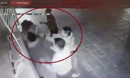 Truy tìm nhóm thanh niên túm tóc đập đầu, hành hung cô gái ở chung cư Linh Đàm