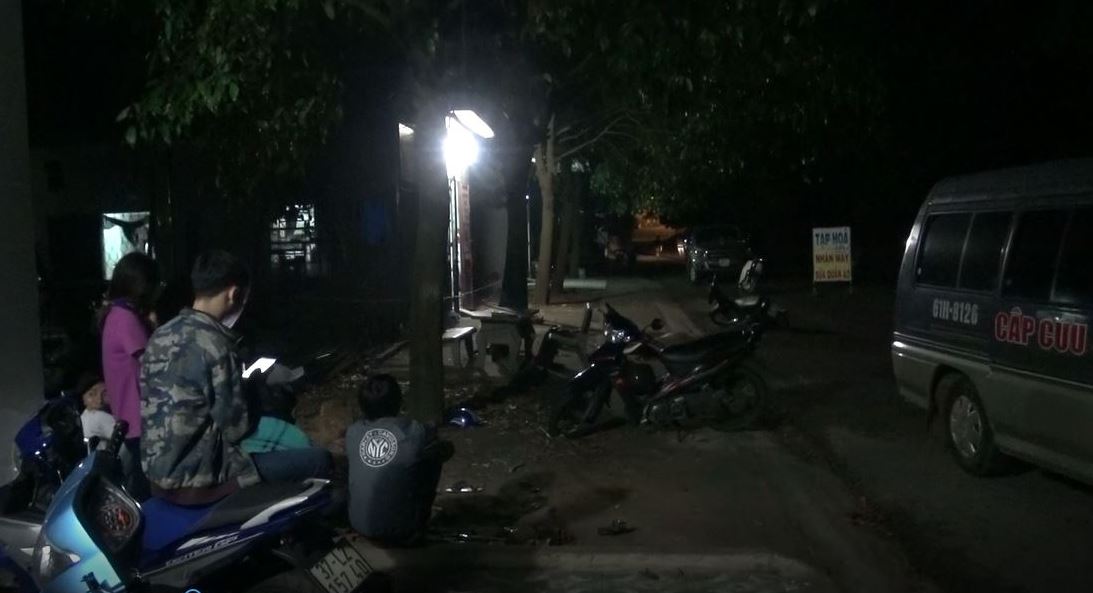 Đâm chết người, thanh niên ngồi tại hiện trường chờ công an đến bắt hình ảnh 1 dam chet nguoi, thanh nien ngoi tai hien truong cho cong an den bat hinh anh 1
