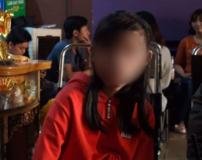 Bình Dương: Phẫn nộ cha dượng đồi bại hiếp dâm hàng chục lần con gái 12 tuổi - Ảnh 2.
