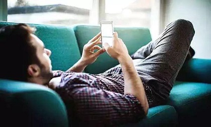 Bệnh nhân hốt hoảng khi nằm trên ghế cũng bị liệt nhưng BS mắng đây mới là lý do