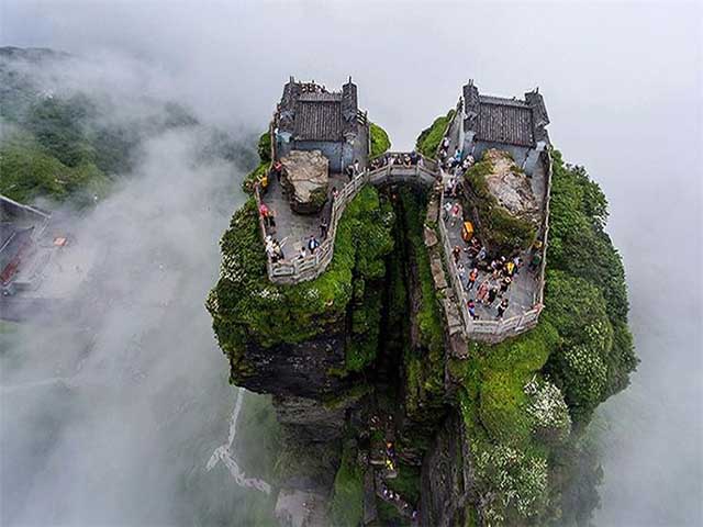 Sửng sốt trước 