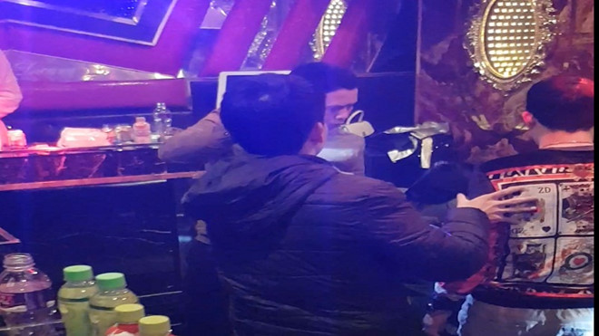 13 nam, nữ dương tính với ma túy trong quán karaoke sau tiệc tất niên
