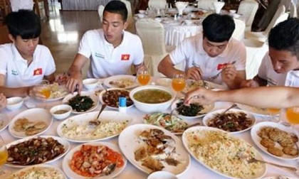 Cầu thủ Việt Nam uống sâm bồi bổ thể lực, chuyên gia nói tốt nhưng có người không nên dùng