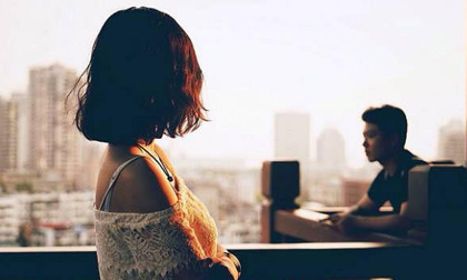 Tự hào vì chồng giàu có làm trưởng phòng, ngày phát hiện một thứ trong xe tôi chết lặng
