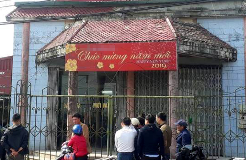 cuop ngan hang o thai binh: xit hoi cay nhan vien, chem truong thon hinh anh 1
