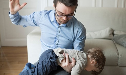 Trẻ nổi loạn, bí quyết trừng phạt không cần đòn roi?