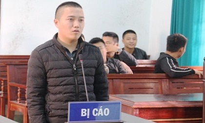 Xét xử kẻ bắn súng điện vào chủ quán cà phê để đòi nợ