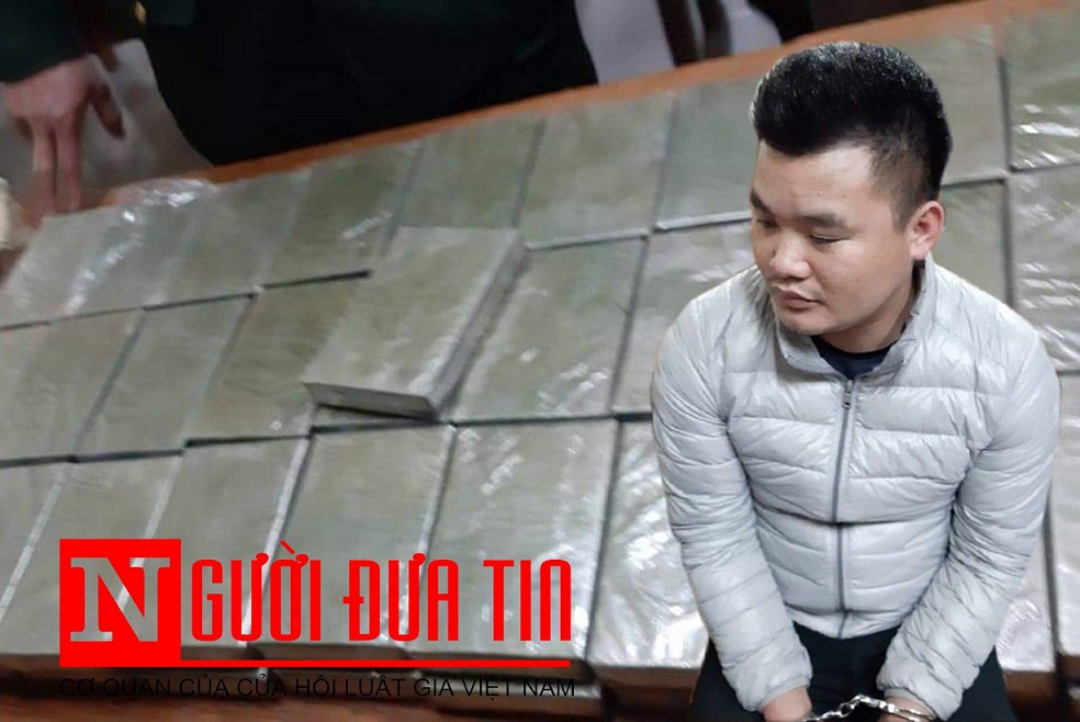nong: bat nhom doi tuong van chuyen toi 120 banh heroin hinh anh 1