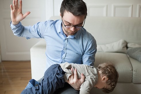 Trẻ nổi loạn, bí quyết trừng phạt không cần đòn roi? - 1
