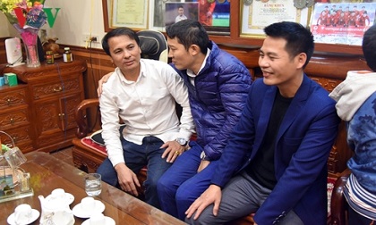 Bố mẹ cầu thủ Quang Hải: 'Tôi sẽ nấu món ăn ngon nhất cho con tôi'