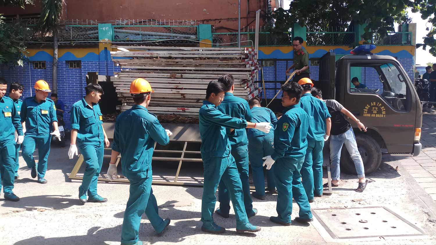 chung cu nghieng 45 cm o tp.hcm: 