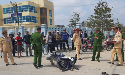 Tai nạn thảm trên đường đưa người đi cấp cứu