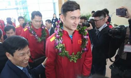 Bất ngờ với lời nói đầu tiên của Đặng Văn Lâm khi vừa về đến Việt Nam