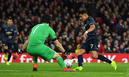 Vùi dập Arsenal, M.U thắng trận thứ 8 liên tiếp