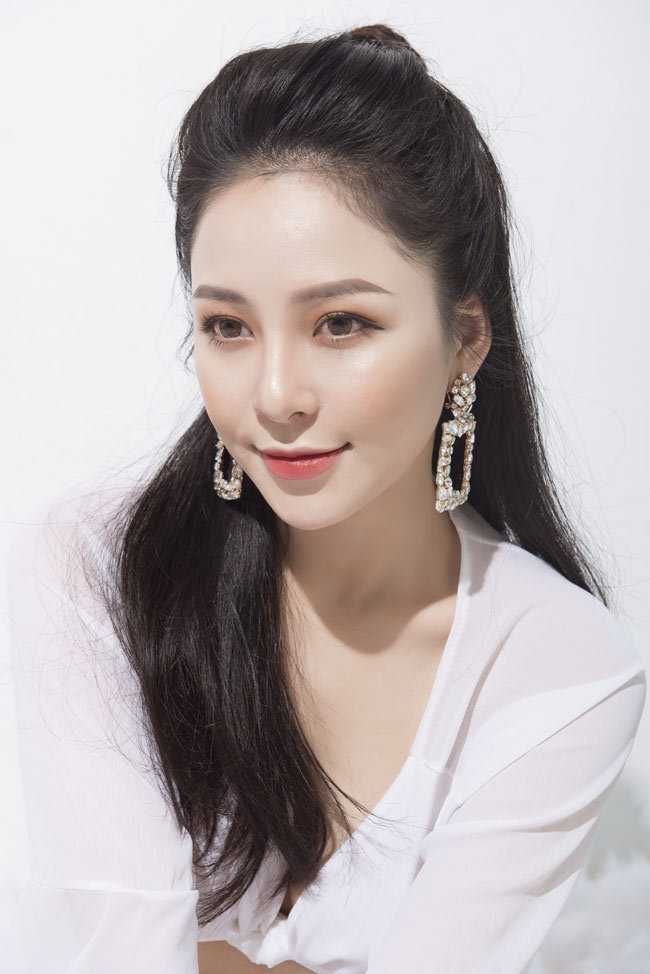 Nhan sắc nóng bỏng của hai hot girl tham gia Táo quân 2019