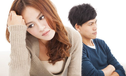 Đưa chồng đi dự tiệc tất niên, tôi bị tát sưng mặt vì lý do không ngờ