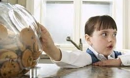 Chỉ cần thực hiện những điều này, đảm bảo trẻ chừa ngay thói ăn cắp vặt