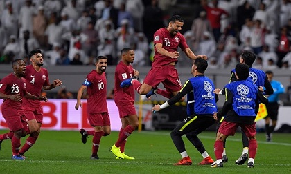 Hạ đẹp chủ nhà UAE, Qatar hẹn Nhật Bản ở chung kết