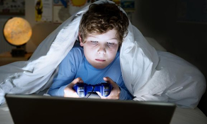Đây mới là cách làm đúng khi trẻ nghiện chơi game, đừng chỉ dùng đòn roi đe nẹt