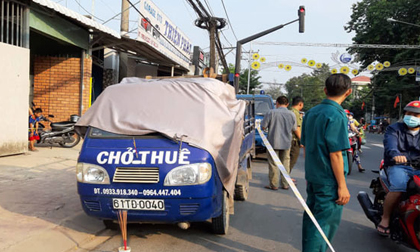 Người đàn ông chạy xe ba gác chết gục trên phố ngày 28 Tết