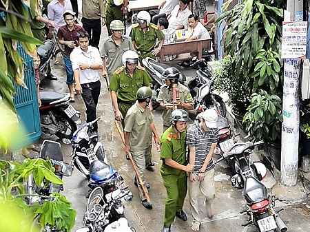 tp.hcm: loi khai cua doi tuong chem nu gia chu cuop tai san hinh anh 1