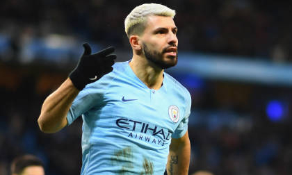 'Siêu nhân' Aguero bùng nổ, Man City vùi dập Arsenal
