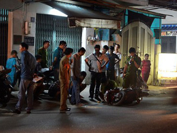 Truy bắt đồng bọn của thiếu niên 14 tuổi đạp ngã xe cô gái, cướp táo tợn ở Sài Gòn Truy bắt đồng bọn của thiếu niên 14 tuổi đạp ngã xe cô gái, cướp táo tợn ở Sài Gòn