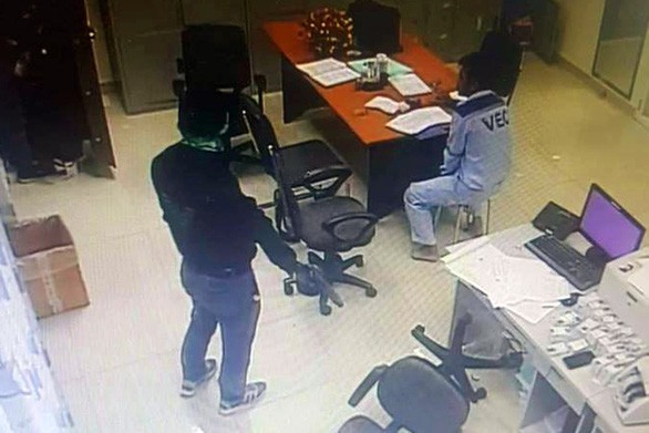 Lời khai của 2 nhân viên cũ dùng súng khống chế cướp 2,2 tỷ đồng ở trạm thu phí Dầu Giây - Ảnh 1.