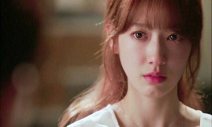 Đá bạn trai nghèo để cưới chồng giàu có, cô gái sững sờ nhìn người cũ đến dự đám cưới
