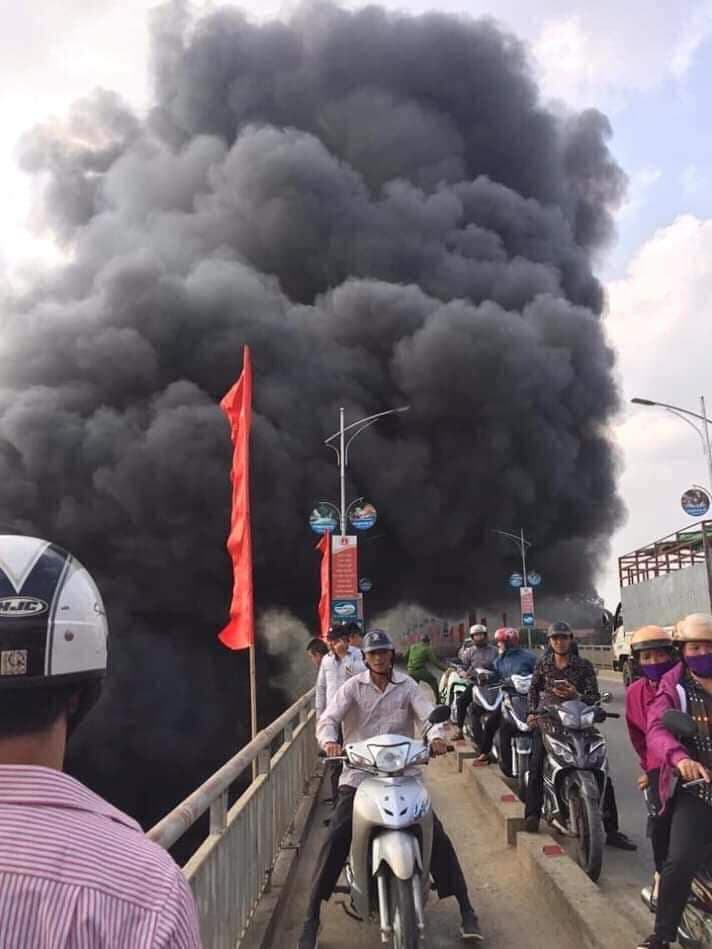 Cháy kinh hoàng tại nhà hàng nổi trên sông Lô ngày mùng 6 Tết - 2