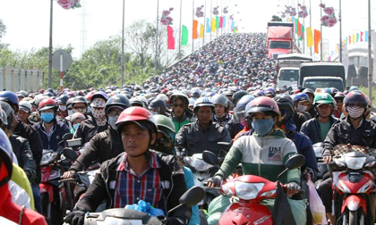 Trở lại Sài Gòn sau Tết, người dân như 'hóa điên' vì kẹt xe