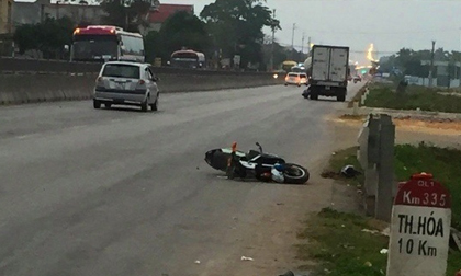 Thanh Hóa: Xe khách tông học sinh đi chơi Tết, 1 em tử vong