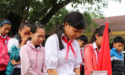 Buổi học đầu năm đẫm nước mắt ở ngôi trường có 6 học sinh đuối nước