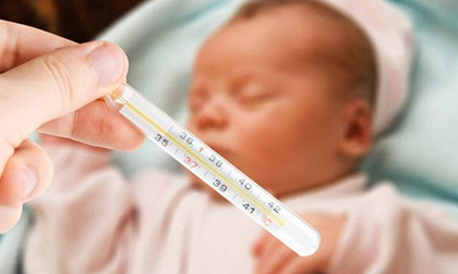Trẻ hay bị sốt khi thời tiết nóng lạnh thất thường: Trường hợp nào cần đưa ngay đến viện
