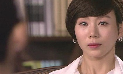 Suốt ngày chửi bới vợ không biết đẻ, ngày đi khám sức khỏe chồng khóc, quỳ gối van xin