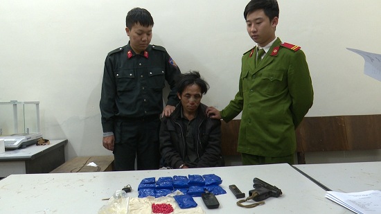 trung uy cong an bi ban xuyen dui khi truy bat toi pham ma tuy hinh anh 1