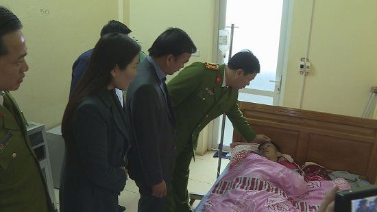 trung uy cong an bi ban xuyen dui khi truy bat toi pham ma tuy hinh anh 2