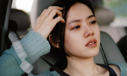 Sững sờ bắt gặp chồng ôm người yêu cũ vào khách sạn, dù đã từng bị đá phũ phàng