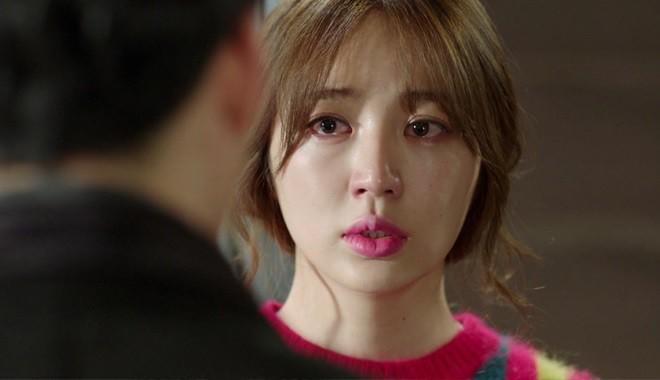 Valentine, hí hửng ăn miếng socola chồng tặng mà trào nước mắt đắng cay