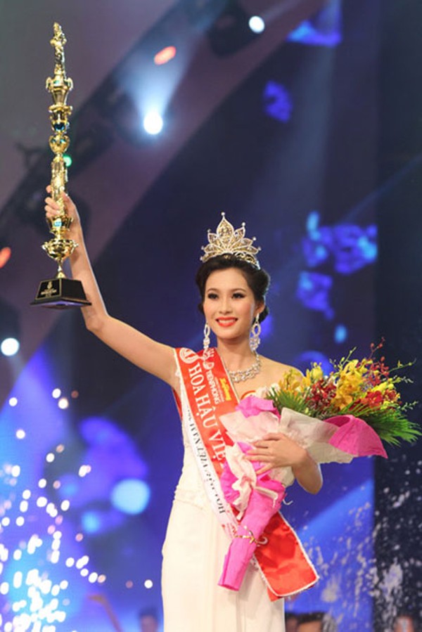 Đặng Thu Thảo - vẫn chăm kiếm tiền, sống tiết kiệm dù lấy chồng giàu, gia thế khủng Đặng Thu Thảo - vẫn chăm kiếm tiền, sống tiết kiệm dù lấy chồng giàu, gia thế khủng