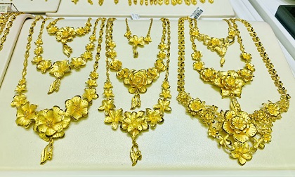 Giá vàng hôm nay 15/2: Biến động dữ dội, tiếp tục leo thang