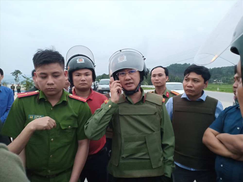 Đại tá Đại tá Lê Văn Sao, Giám đốc Công an tỉnh Hà Tĩnh (giữa) chỉ đạo đánh án
