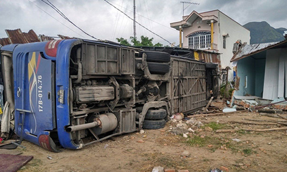 Kết quả giám định xe giường nằm lật tại Nha Trang: Lốp bị nổ sau khi phanh